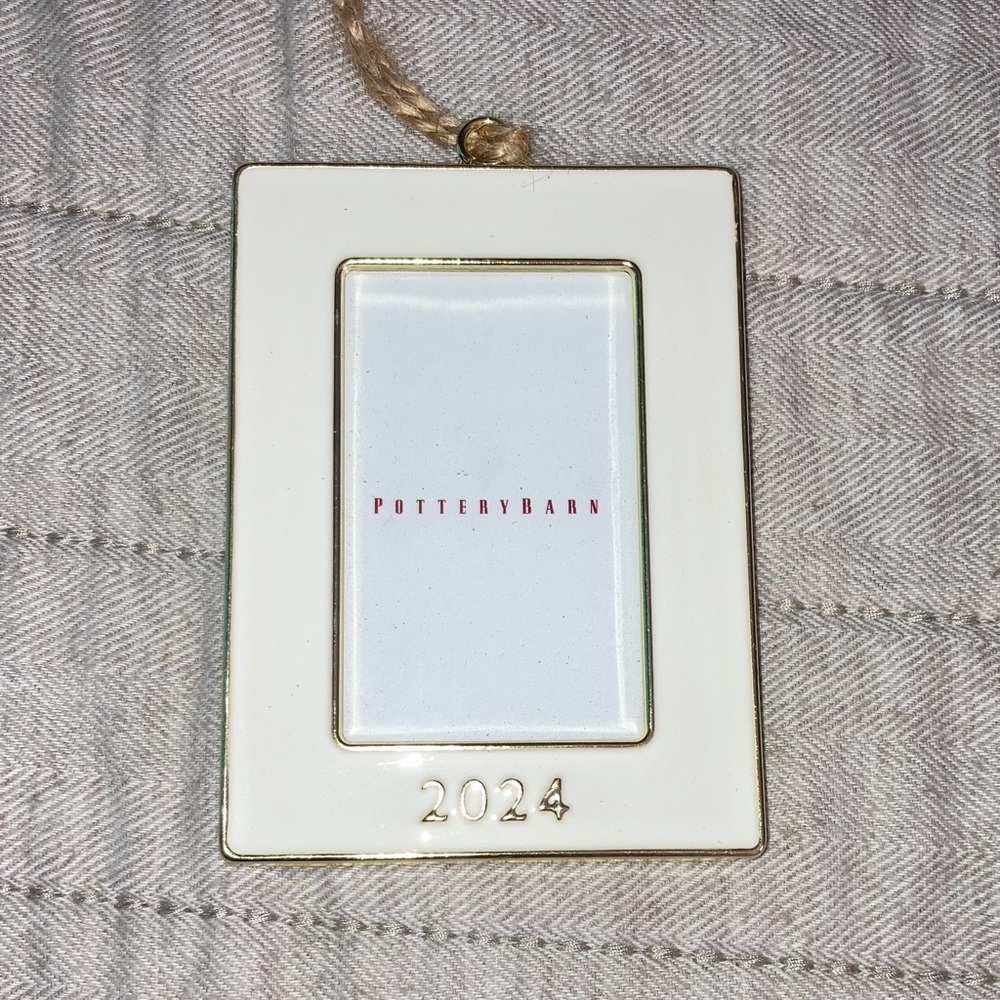 #193. 🆕 NWT - Pottery Barn - 2024 White & Gold Photo Frame Ornament